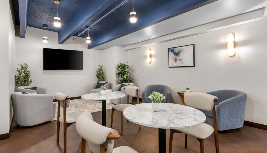 05195-ExecutiveLounge-1 05195-ExecutiveLounge-1