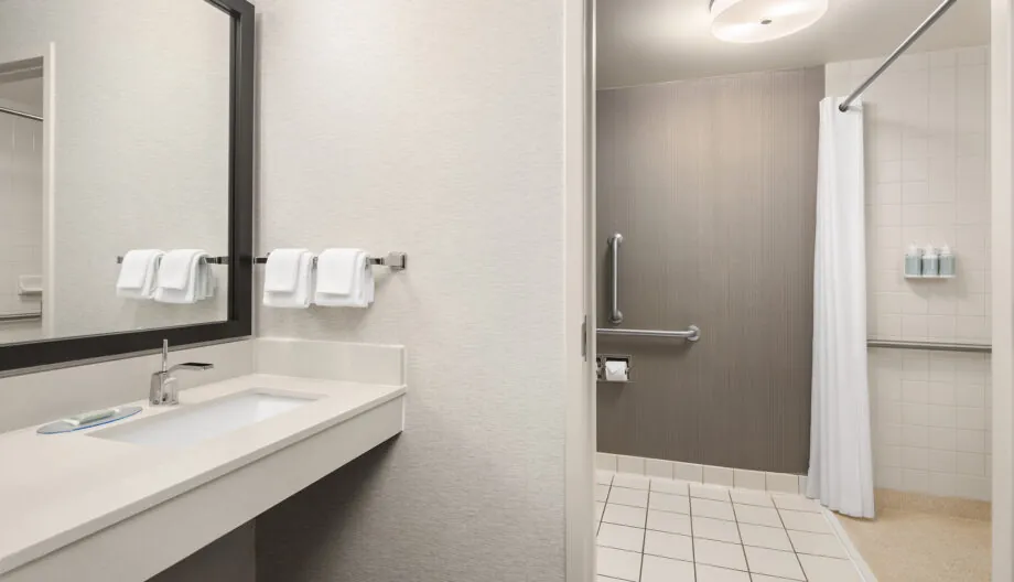 Courtyard-Bloomington-Mall-of-America-Bathroom-01 Courtyard-Bloomington-Mall-of-America-Bathroom-01