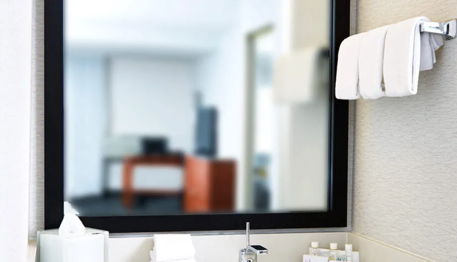 Courtyard-Bloomington-Mall-of-America-Bathroom-02-LR Courtyard-Bloomington-Mall-of-America-Bathroom-02-LR