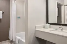 Courtyard-Bloomington-Mall-of-America-Bathroom-03 Courtyard-Bloomington-Mall-of-America-Bathroom-03