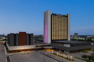 image of exterior of DoubleTree by Hilton Minneapolis Bloomington South