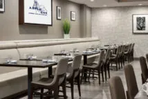 DoubleTree-South-Restaurant-Seating-Area