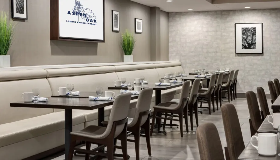 DoubleTree-South-Restaurant-Seating-Area