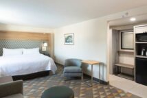 King Suite holiday-inn-bloomington-5415935976-4x3