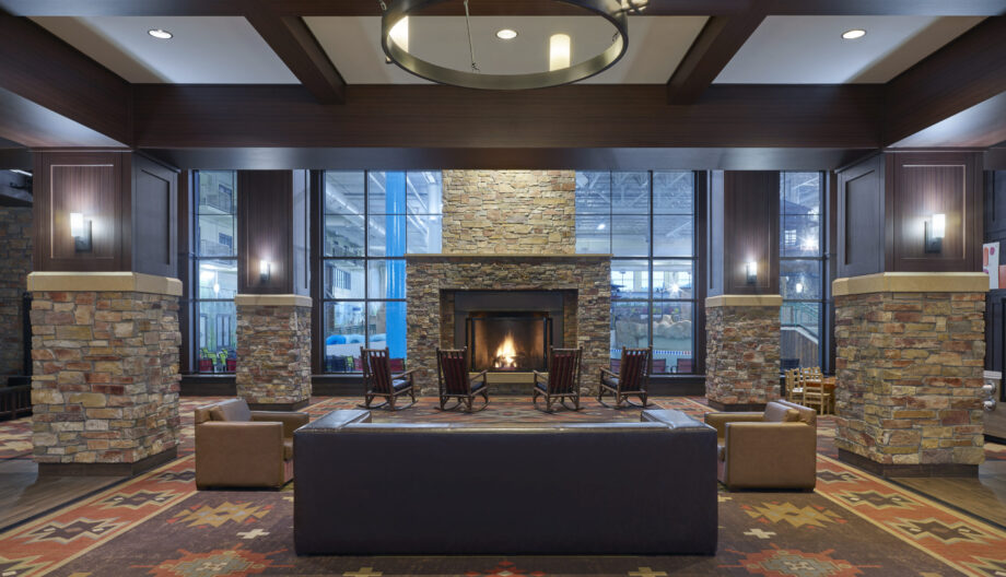 gwl_minneapolis_lobby2_114899 1