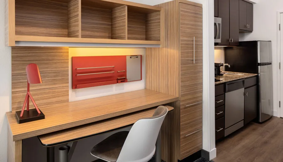 towneplace-suites-bloomington-desk towneplace-suites-bloomington-desk